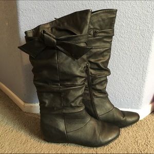 Black slouchy boots