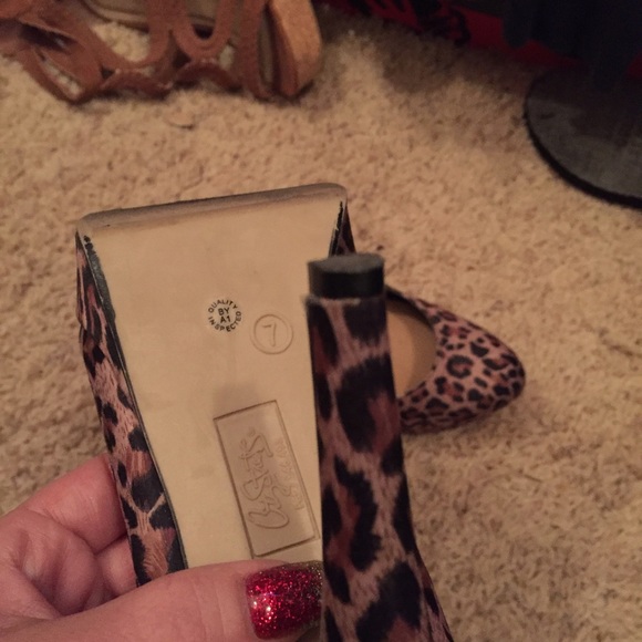 Shoes - Picture 2 of 3