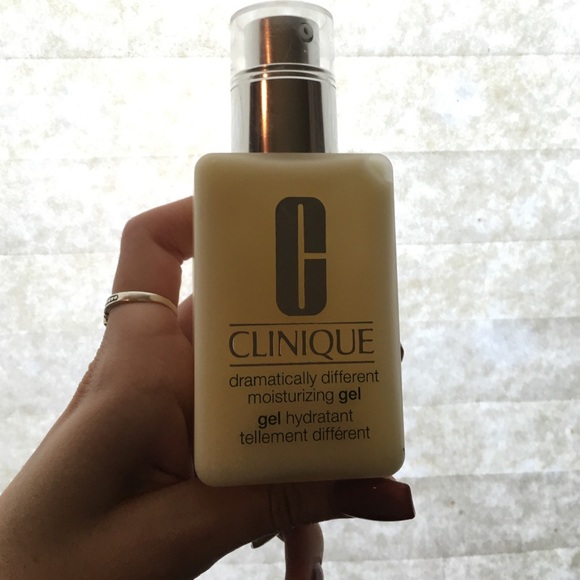Clinique dramatically different moisturizing gel