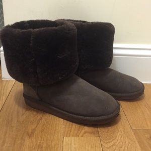 Brown tall uggs
