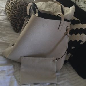 Reversible tote
