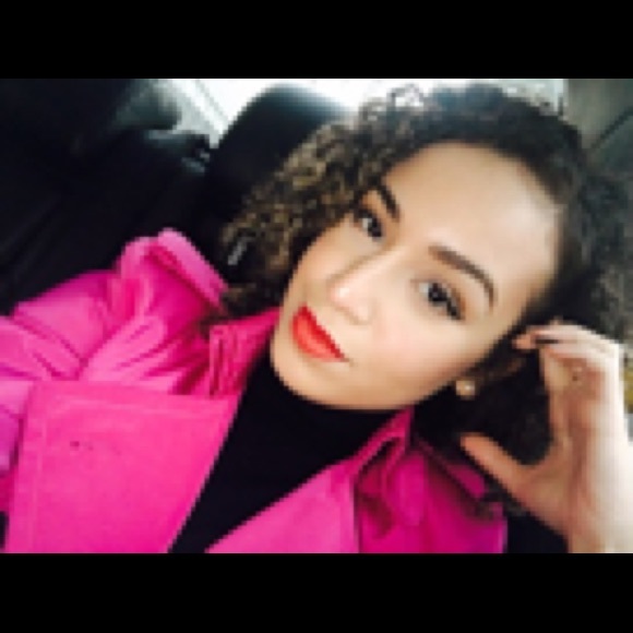 Meet your Posher, Lauraliz - Picture 2 of 2