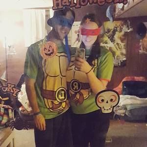 Meet your Posher, Caitlin