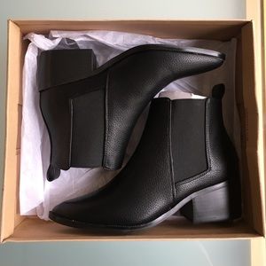 (BRAND NEW) ASOS Black Pointed Chelsea Boots