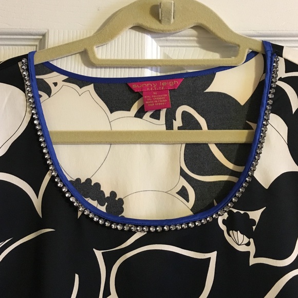 Dress - Picture 3 of 4