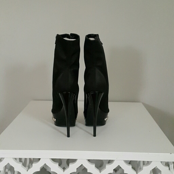 Fancy booties - Picture 3 of 4