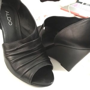 Black aldo wedges