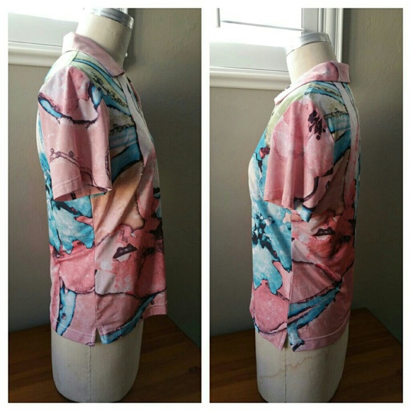 Le Helene Golf Top in Abstract Print - Picture 2 of 3