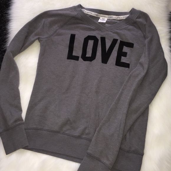 Love pink ? Love comfy and cute ? This sweater !