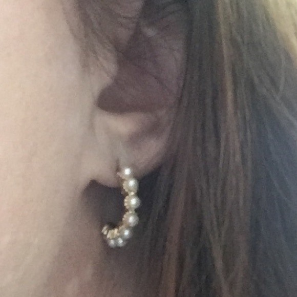 🆕 Faux Pearl Mini Hoop Earrings 🆕 - Picture 3 of 3