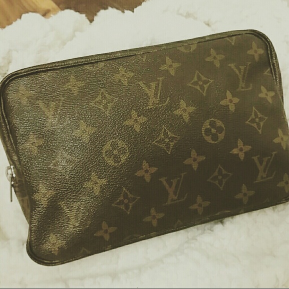 Authentic Louis Vuitton Trousse 23 💕 Reserved