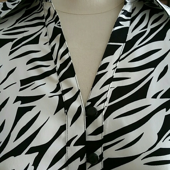 Blouse - Picture 2 of 3