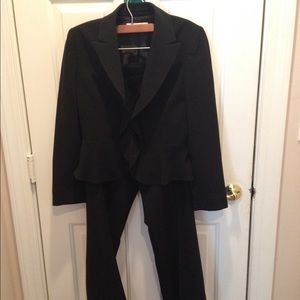 Tahari pant suit