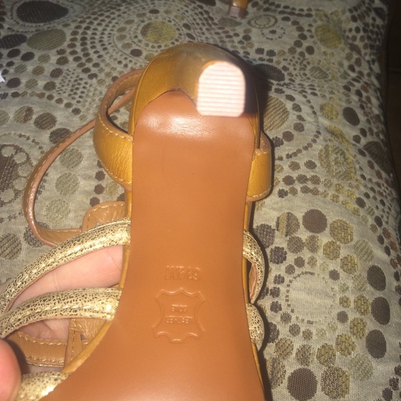 ‼️SOLD‼️ Gold & Tan Tory Burch - Picture 4 of 4