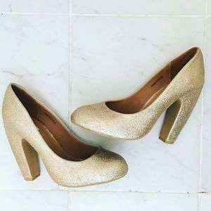 Kimchi & Blue Gold Glitter Pumps