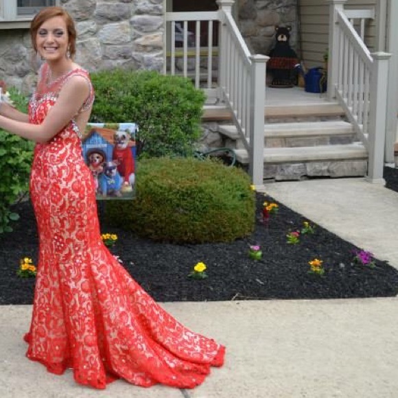 Red mermaid Backless Prom dress - Picture 2 of 3