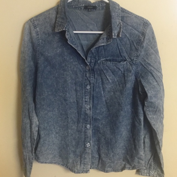 Tops - Cute acid wash jean shirt ;)