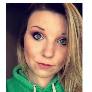 Meet your Posher, Casey