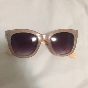 👊🏼 SOLD: Glitter Cream Sunglasses