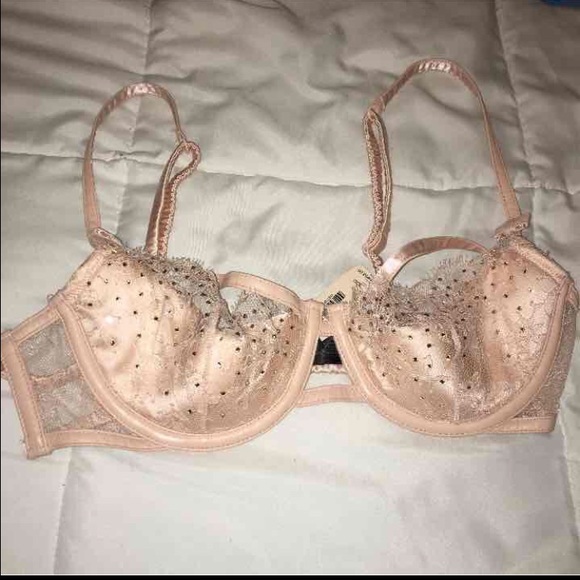 SOLD NWT VIctoria's Secret DESIGNER COLLECTION BRA - Picture 1 of 4