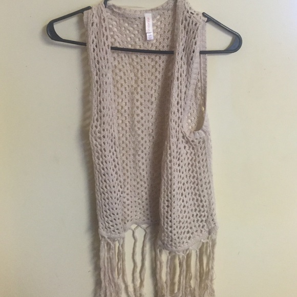 Cute beige vest - Picture 1 of 2