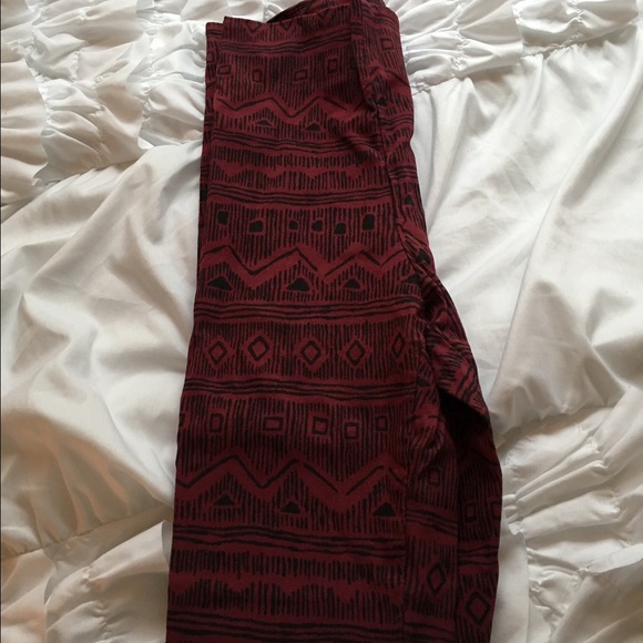 Black and red patterned leggings