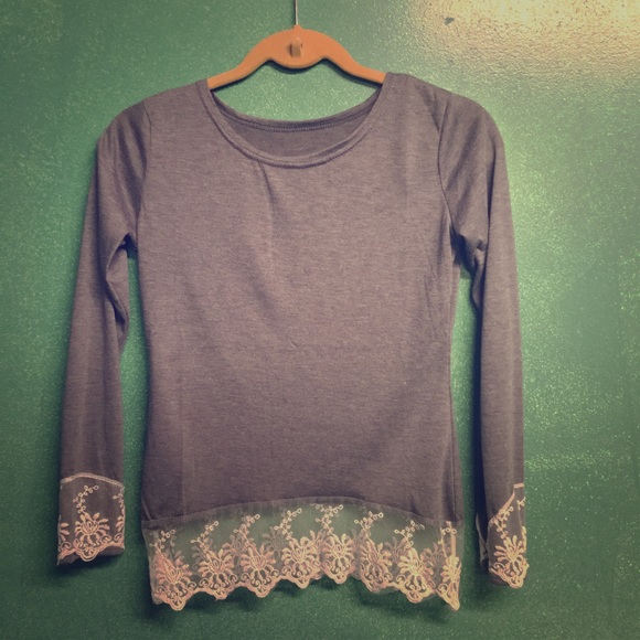 NWOT Long Sleeved boatneck cozy shirt w/lace flare