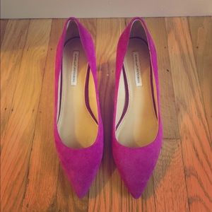 Diane Von Furstenberg magenta suede pumps