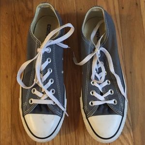 Converse grey low top sneakers