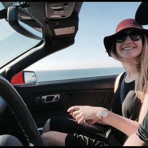 Meet your Posher, Mikayla