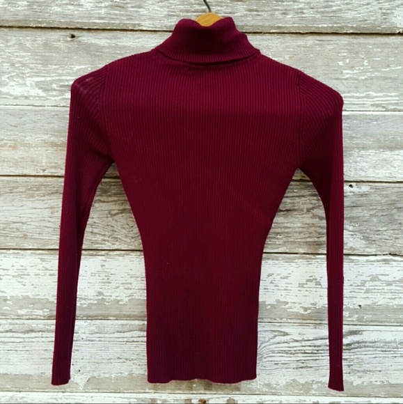 Maroon Vicinity Turtleneck - Picture 2 of 4