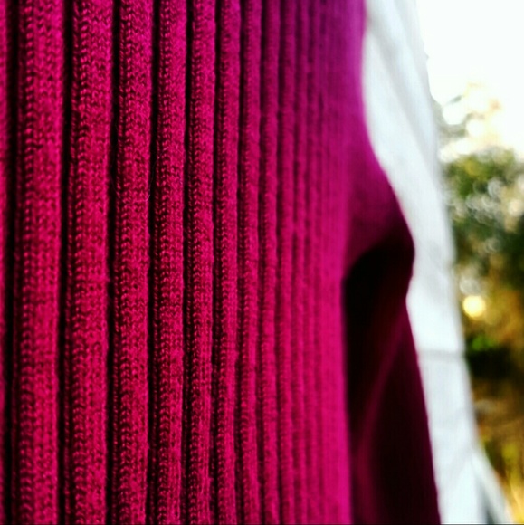 Maroon Vicinity Turtleneck - Picture 4 of 4