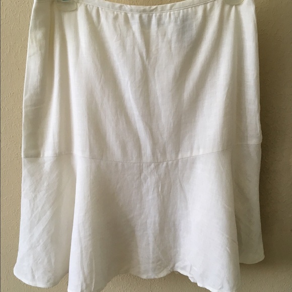 White mini skirt with a little flare