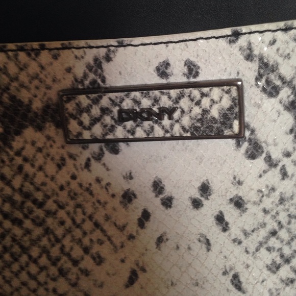 Purse - Picture 2 of 3