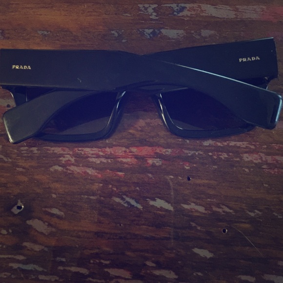 Prada Shades auth
