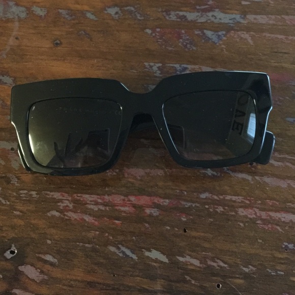 Prada Shades auth main image 3