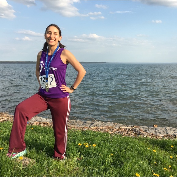 Meet your Posher, Ariel - Picture 3 of 3