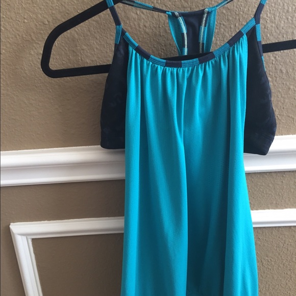 Lululemon tank with attached bra