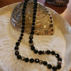 VINTAGE GLASS BEAD NECKLACE