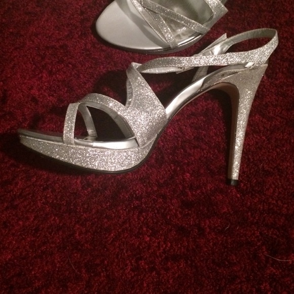Nice Silver Heels - Picture 3 of 3