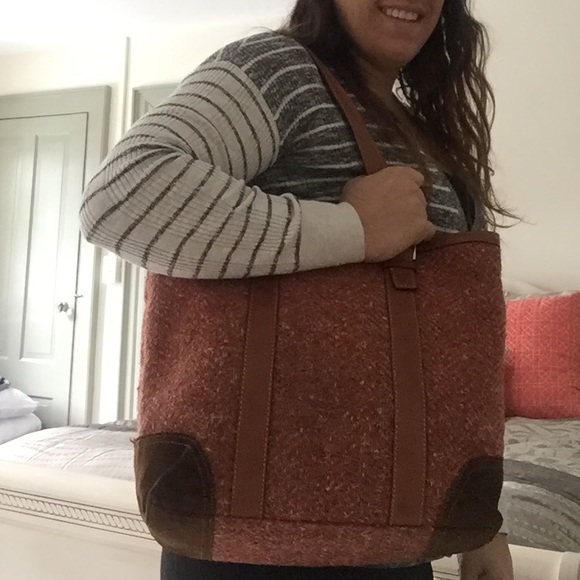 Coach Purse with matching wristlet - Picture 3 of 4