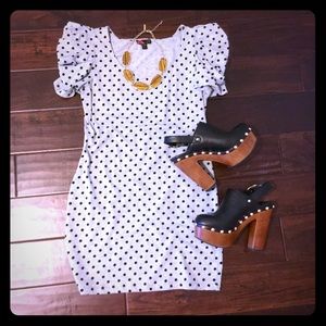 {Forever 21} Ruffle Sleeve Bodycon