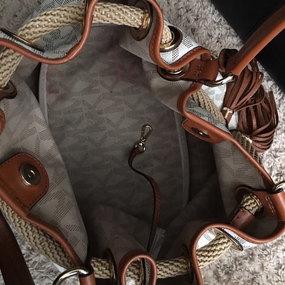 ‼️SOLD‼️‼️‼️‼️‼️‼️‼️‼️‼️‼️‼ kors large leather bag - Picture 4 of 4