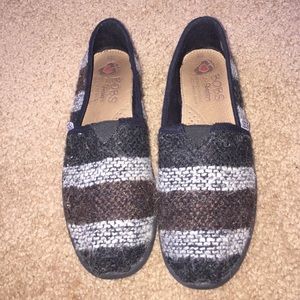 Gray and black striped bobs