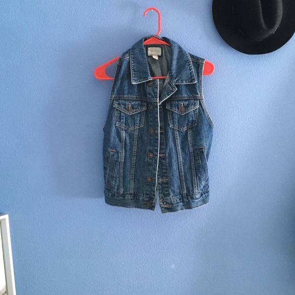 FOREVER21 BRAND NEW JEAN JACKET