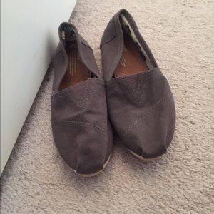 Gray Toms