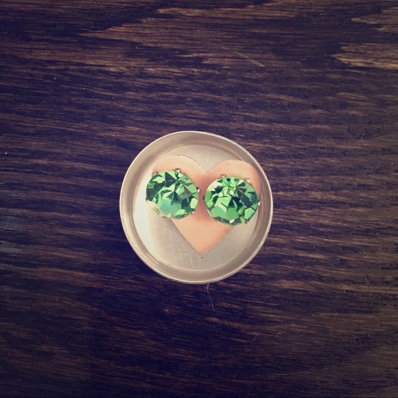 Green rhinestone stud earrings