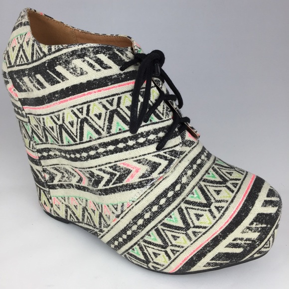 Shï Journeys Shoes - Shï Journeys "Canvas" Black/Beige Lace Up Bootie