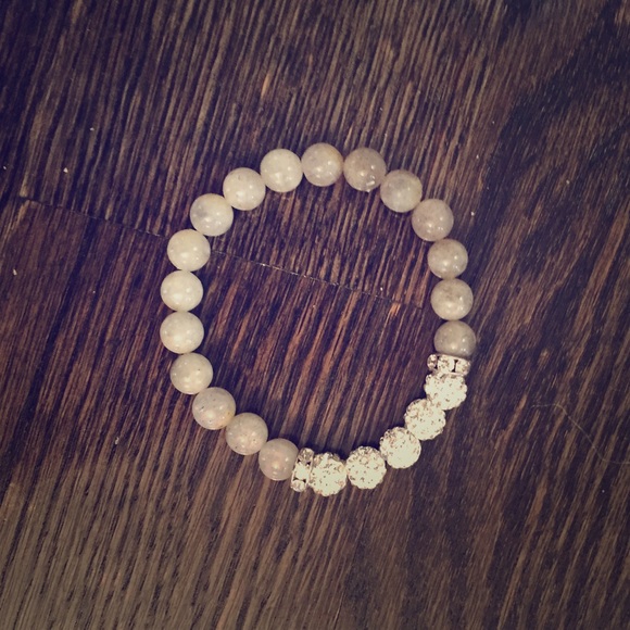 Gray and rhinestone beaded bracelet