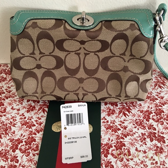 Coach Signature Turnlock Large Wristlet